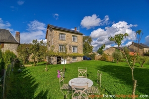 Ready to move in, bright and beautiful views Ref # Li942 