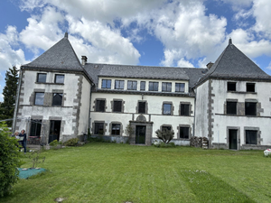 Herrenhaus zu verkaufen in LA TOUR D'AUVERGNE Ref # AP030071011 