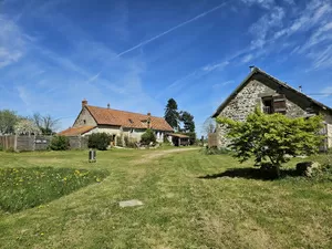 Landhaus zu verkaufen in TRONGET Ref # AP030071039 