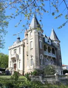 Château zu verkaufen in CHATELGUYON Ref # AP03007972 