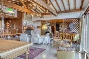 240 Quadratmeter großes Chalet mit dominanter Aussicht und Panoramablick Ref # C5129 