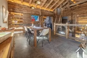Chalet auf der Piste - selten zu verkaufen Ref # C6526 