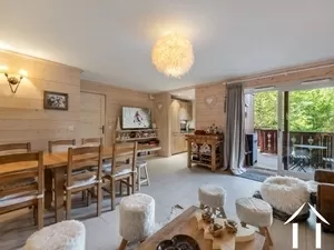 Nach Süden ausgerichtete, vollständig renovierte 4-Zimmer-Wohnung Ref # C6599 