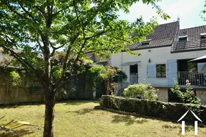 Renoviertes Dorfshaus mit Garten bei Santenay  Ref # PM5255D 