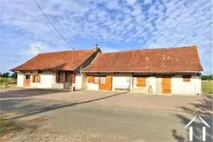 Bauernhaus in ruhigem Dorf in der Bresse mit 1.3 ha Land Ref # JP5248B 