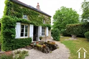 Charmantes Landhaus in den Ausläufern des Naturparks Morvan Ref # CVH5315M 