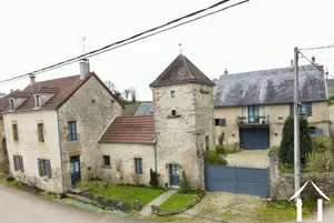 Zwei charaktervolle Häuser im Süden von Vézelay Ref # BH5513h 