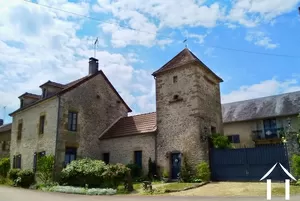 Zwei charaktervolle Häuser im Süden von Vézelay Ref # BH5407H 
