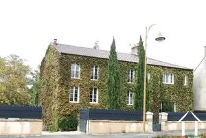 Großes Anwesen mit Nebengebäude in der Nähe von Dijon Ref # LC5460B 
