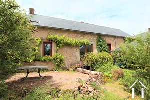 Renoviertes Bauernhaus mit Gästehaus im Herzen des Morvan Ref # CvH5539m 