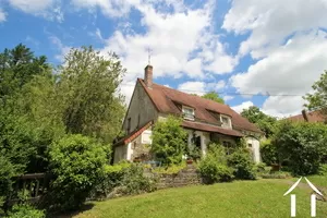 Charmantes Anwesen mit schöner Aussicht und schönem Garten Ref # LB5535N 