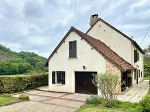 Charakterhaus mit 3 Schlafzimmern, 15 km von Autun entfernt. Ref # PM5544D 