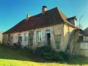 Ländliches Eigentum am Rande des Planoise-Waldes, 13 km von Autun entfernt, mit 17 ha Land. Ref # PM5562D 