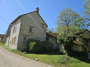 Charmantes Charakterhaus an der Quelle der Seine Ref # RT5594P 