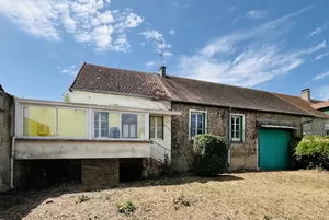 Zweizimmerhaus mit großer Scheune und Keller Ref # BH5603M 