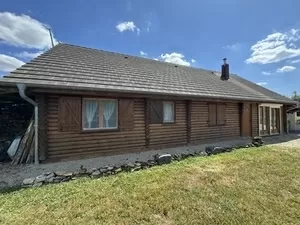 Komfortables Wohnen im Erdgeschoss in einem vollständig aus Holz erbauten Chalet mit herrlichem Ausblick Ref # DF5610C 
