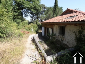 .A charming vintners house in the heart of a village.   Ref # EL5055 