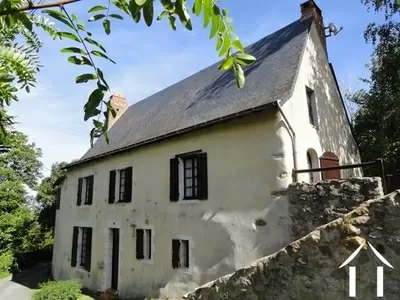 A CHARMING 15th CENTURY 3-BEDROOM COTTAGE
