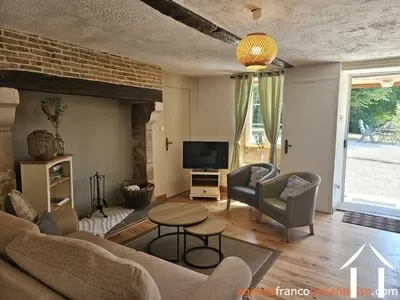 Haus zu verkaufen chalus, auvergne, Li1010 Bild - 2