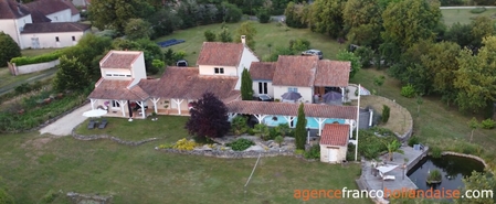 Villa with gîte, swimming pool on 4.2 ha of land Ref # Li1068 