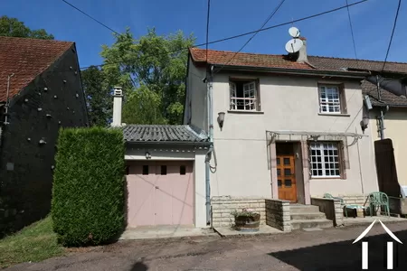 Haus vom Weg aus gesehen