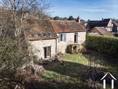 derriere, access aux premier etage