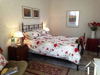 Garden guest bedroom