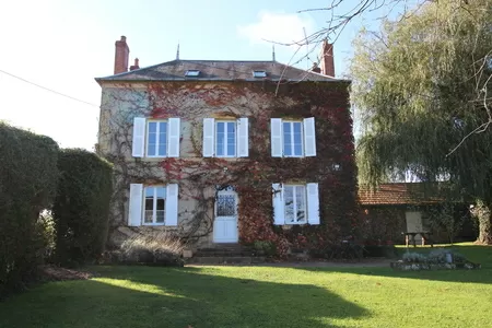 Charmantes Haus mit kleinem Wald zu verkaufen in der Nähe von Nevers Ref # LB5561N