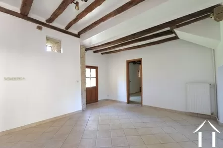 Erdgeschosszimmer mit Zugang sowohl zum Garten als auch zum Innenhof (früher die Sommerküche)