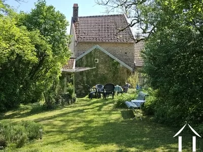 Blick vom Garten auf das Haus