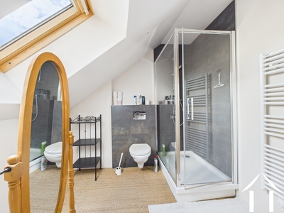 Badezimmer mit Toilette - Ebene 2