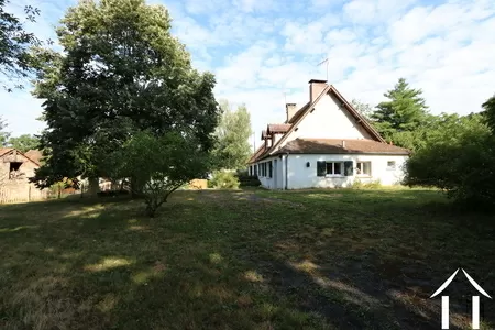 Blick auf die Immobilie vom Garten