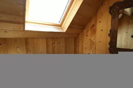 Haus 2: Toilette und Waschtisch
