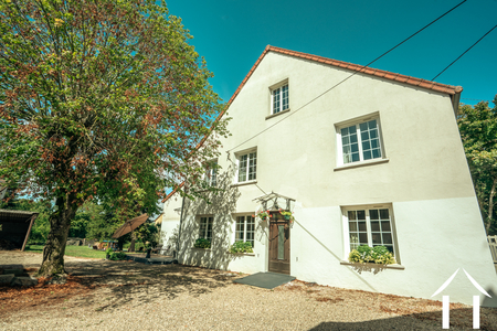 Grosses Familienhaus am Canal du Centre Ref # BH5621D 