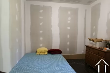 Schlafzimmer 2 wartet darauf, in deiner Lieblingsfarbe gestrichen zu werden