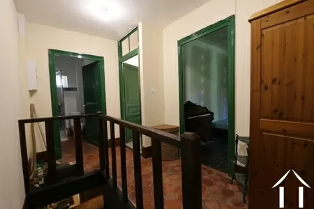 Erdgeschoss mit Blick auf das Schlafzimmer und das Badezimmer