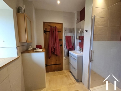 Badezimmer zum Waschen des Handwaschbeckens