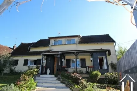 Charmantes Landhaus mit anpassbaren Wohnbereichen Ref # LB5666N 