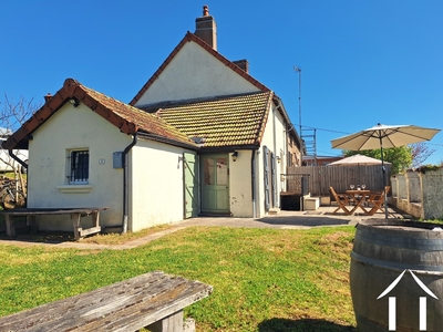 Reizendes 2-Zimmer-Haus mit Garten und Aussicht in der Nähe von Nolay Ref # JDP5665S 
