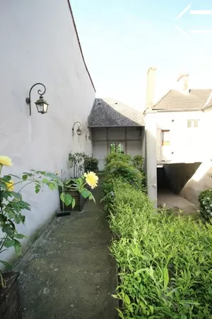 Walk way to atelier