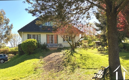 Gemütliches Wohnhaus mit schönem Garten im Merengebiet Morvan Ref # cvh5674 