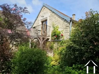 Blick vom Garten auf den Schlafzimmerbalkon