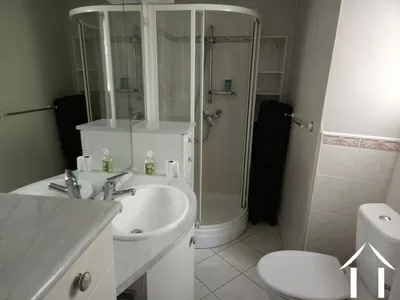 Duschzimmer mit eigenem Bad im Schlafzimmer