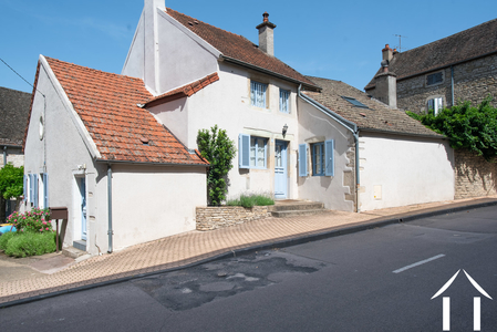 Zentrum von Meursault, Haus mit großem Keller und Gästehaus Ref # Caro5634BS 