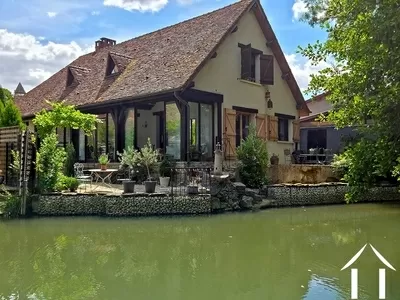 Charing Riverside House in der mittelalterlichen Stadt Ref # RT5681P 