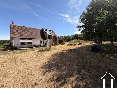 Sehr ruhig gelegen in wunderschöner ländlicher Umgebung Bauernhof zur Renovierung. Mit Chalet und Scheune 80m2 Ref # DF5685C 
