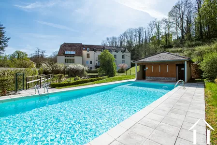 Pool hinter der Mühle