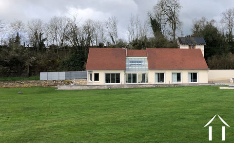 Großes Architektenhaus im Erdgeschoss mit Pool