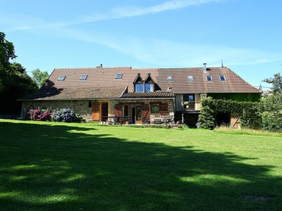 Wunderschönes Landhaus mit großem Garten, Schwimmbad und Scheune, Süd-Burgund.