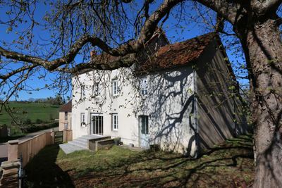 Haus mit 4 Schlafzimmern, in einem ruhigen Dorf zwischen Nolay und Autun